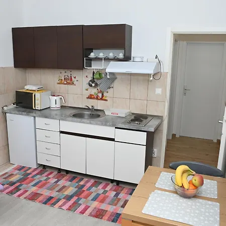Guest House Oscar Near The Sea And River 公寓