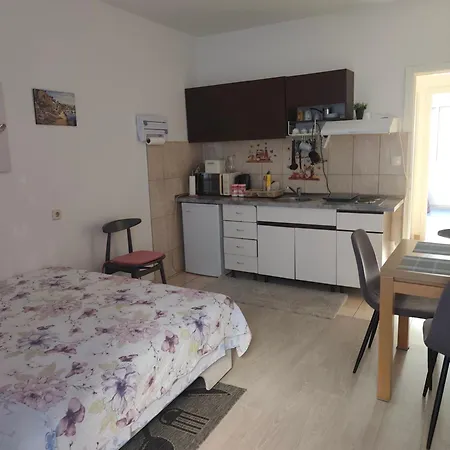 Guest House Oscar Near The Sea And River דירה